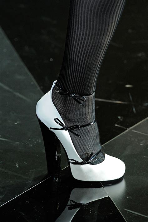 louis vuitton fw 2011 pumps|Louis Vuitton fall 2011.